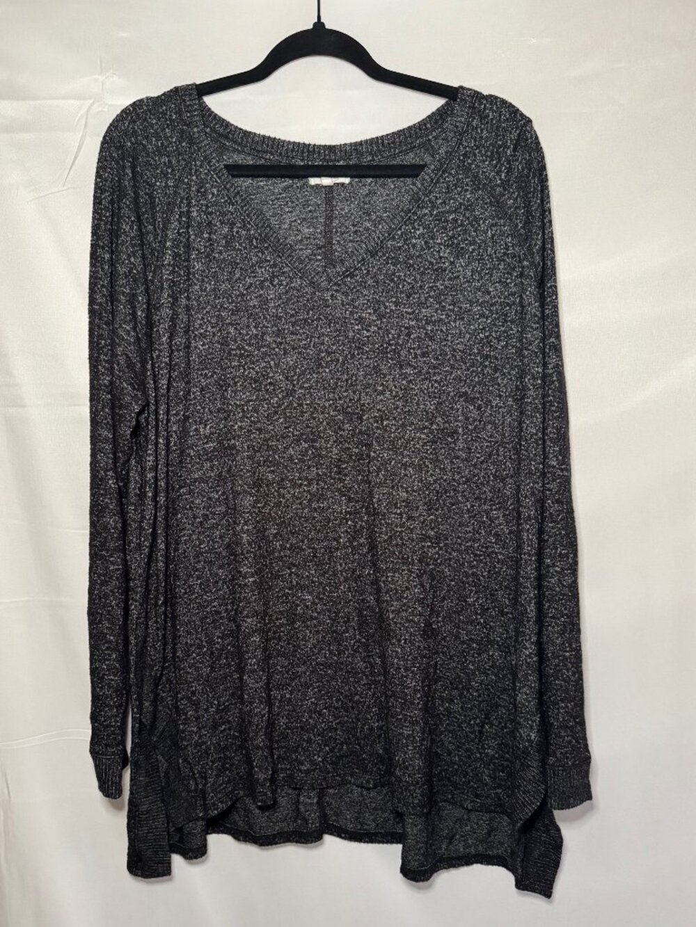 Maurices Gray Black Knit Pullover Sweater V-Neck Long Sleeve 2X High Low Womens